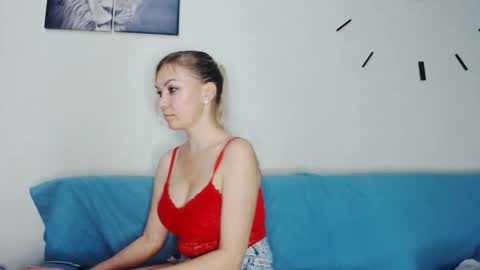 Snapshot of miss_blonde1 chatting on 05/22/26, 07:15 miss_blonde1 online show from 05/22/26, 07:15