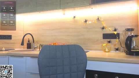 Sandy online show from 10/25/25, 01:13