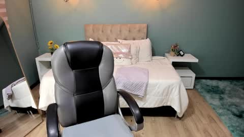 Cataleya online show from 11/24/25, 11:43