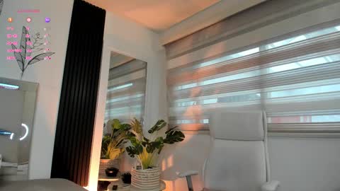 Snapshot of miss_catalinaa chatting on 10/27/25, 11:47 Catalina online show from 10/27/25, 11:47