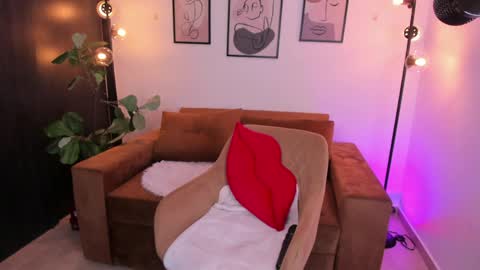 Charlize online show from 04/21/26, 01:53