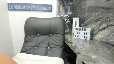 Snapshot of miss_danika chatting on 04/30/26, 11:05 Danika online show from 04/30/26, 11:05