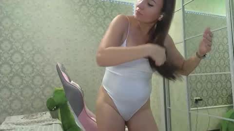 miss_divora online show from 09/18/25, 08:05