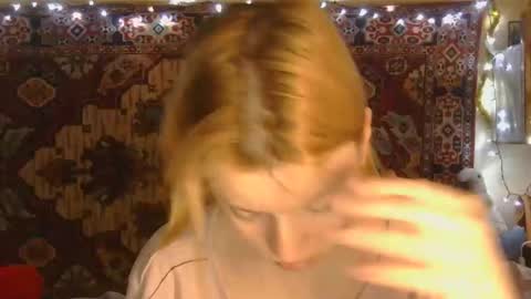 Snapshot of miss_elistia_ chatting on 12/22/25, 11:29 Elis online show from 12/22/25, 11:29