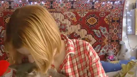 Snapshot of miss_elistia_ chatting on 02/19/26, 10:44 Elis online show from 02/19/26, 10:44