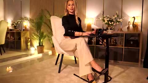 Miss Ema Devine online show from 01/08/26, 07:27