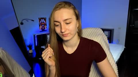 Snapshot of miss_emily19 chatting on 05/17/26, 08:01 Emily online show from 05/17/26, 08:01