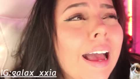 Snapshot of miss_galaxxia chatting on 12/20/25, 01:02 Elisabeth IG galax xxia online show from 12/20/25, 01:02