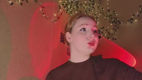 Snapshot of miss_ida chatting on 12/19/25, 12:12 miss_ida online show from 12/19/25, 12:12