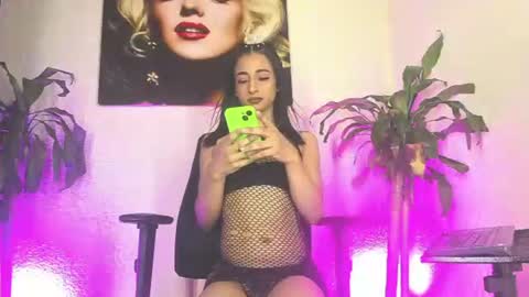 Snapshot of miss_isa19 chatting on 06/16/26, 06:54 miss_isa19 online show from 06/16/26, 06:54