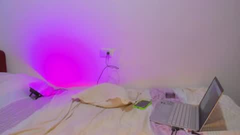 Snapshot of miss_isa_00 chatting on 07/26/26, 03:47 miss_isa_00 online show from 07/26/26, 03:47