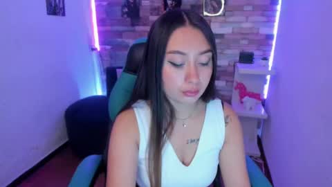 Snapshot of miss_isabella_m chatting on 02/11/25, 12:27 Isabella online show from 02/11/25, 12:27