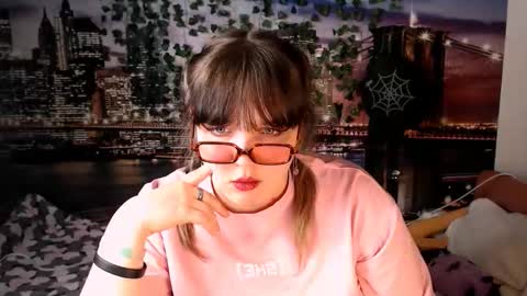 Eva online show from 10/17/25, 04:42