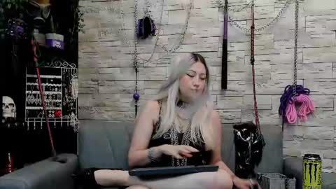 Snapshot of miss_kaz chatting on 06/27/26, 12:04 Kaz online show from 06/27/26, 12:04