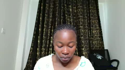 Miss Kiarrafit online show from 05/15/26, 08:21