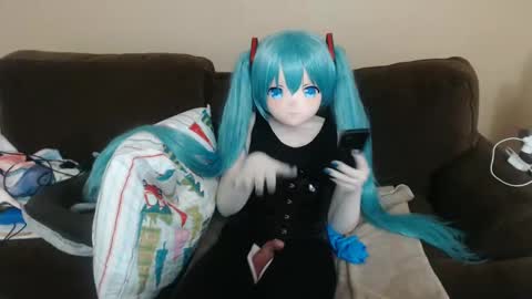 Snapshot of miss_kigu_miku chatting on 12/12/24, 11:58 Miku online show from 12/12/24, 11:58