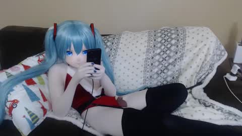 Snapshot of miss_kigu_miku chatting on 12/14/24, 05:40 Miku online show from 12/14/24, 05:40