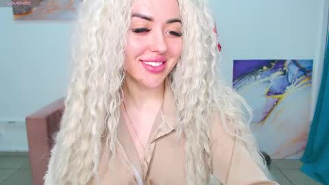 Snapshot of miss_kiten chatting on 02/19/25, 05:05 miss_kiten online show from 02/19/25, 05:05