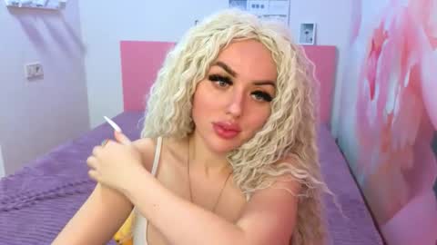 Snapshot of miss_kiten chatting on 09/08/25, 06:51 miss_kiten online show from 09/08/25, 06:51