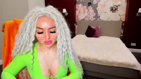 Snapshot of miss_kiten chatting on 09/11/25, 07:03 miss_kiten online show from 09/11/25, 07:03