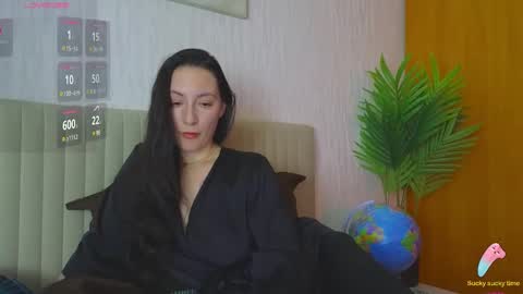 Snapshot of miss_leee chatting on 12/10/24, 01:00 Laura online show from 12/10/24, 01:00