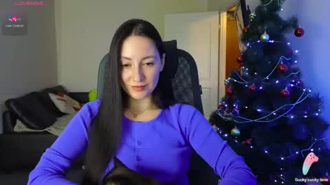 Snapshot of miss_leee chatting on 12/11/24, 02:44 Laura online show from 12/11/24, 02:44