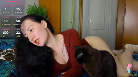 Snapshot of miss_leee chatting on 12/19/24, 04:57 Laura online show from 12/19/24, 04:57