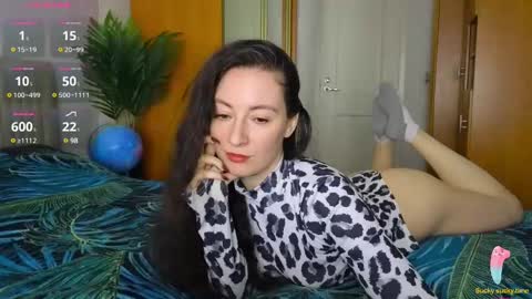 Snapshot of miss_leee chatting on 01/12/25, 10:12 Laura online show from 01/12/25, 10:12