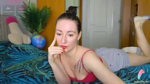 Snapshot of miss_leee chatting on 09/19/25, 10:05 Laura online show from 09/19/25, 10:05