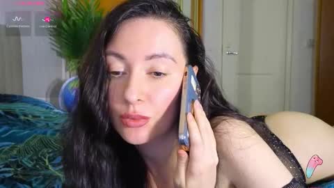 Snapshot of miss_leee chatting on 04/25/26, 01:41 Laura online show from 04/25/26, 01:41