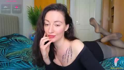 Snapshot of miss_leee chatting on 04/27/26, 09:40 Laura online show from 04/27/26, 09:40