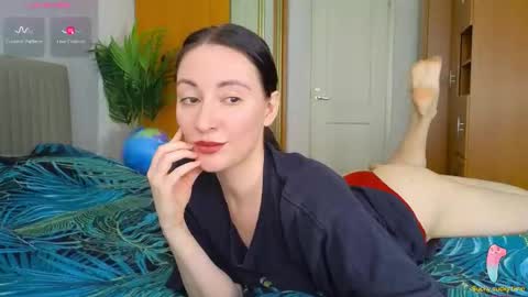 Snapshot of miss_leee chatting on 05/14/26, 09:38 Laura online show from 05/14/26, 09:38