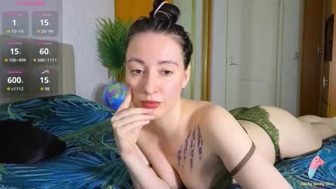 Snapshot of miss_leee chatting on 06/06/26, 10:20 Laura online show from 06/06/26, 10:20