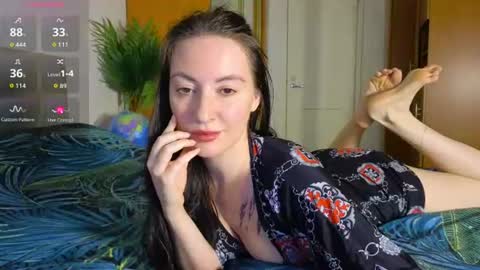 Snapshot of miss_leee chatting on 07/18/26, 09:46 Laura online show from 07/18/26, 09:46