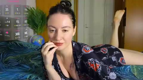 Snapshot of miss_leee chatting on 08/04/26, 11:13 Laura online show from 08/04/26, 11:13