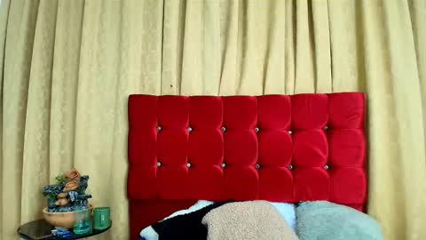 Snapshot of miss_leylaa chatting on 10/21/25, 07:14 leyla online show from 10/21/25, 07:14