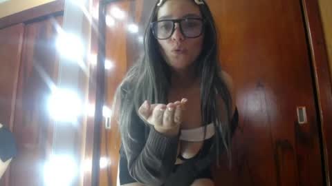 Snapshot of miss_lilieth chatting on 05/17/26, 03:19 lilieth online show from 05/17/26, 03:19