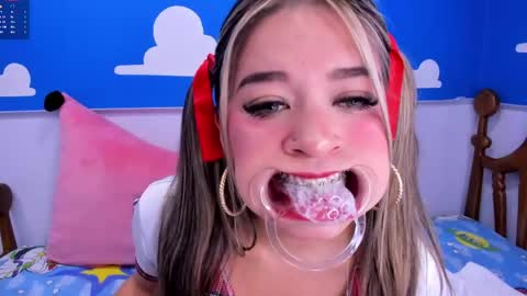 miss_lucyla online show from 04/23/26, 11:09