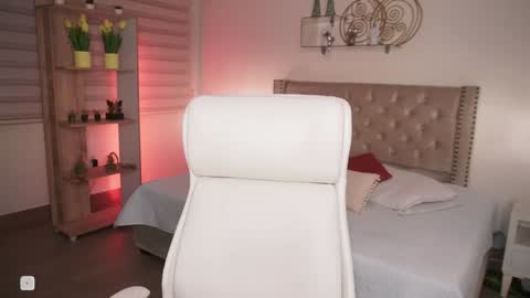 Alejandra online show from 12/19/25, 11:34