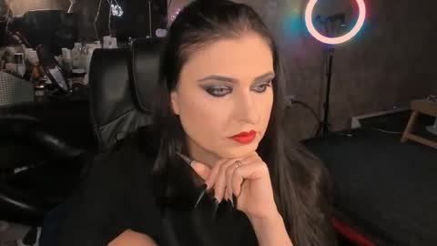 Snapshot of miss_poison chatting on 09/28/25, 08:47 Leya online show from 09/28/25, 08:47