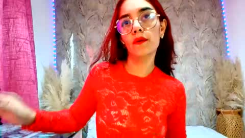 Snapshot of miss_rouss22_ chatting on 05/21/26, 04:36 victoria online show from 05/21/26, 04:36