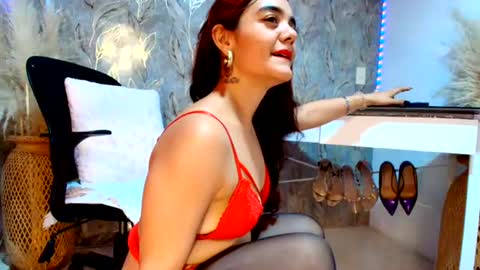 Snapshot of miss_rouss22_ chatting on 07/21/26, 08:00 victoria online show from 07/21/26, 08:00