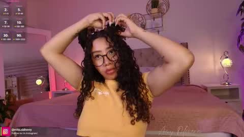 Amy Olivera online show from 11/12/25, 01:11