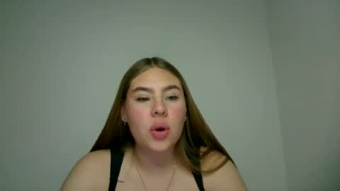 Snapshot of miss_sophie1 chatting on 06/12/26, 11:25 sophi 3 online show from 06/12/26, 11:25