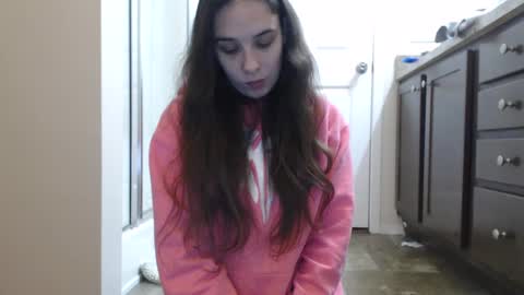 Snapshot of miss_sunshine01 chatting on 12/04/24, 02:42 Bella online show from 12/04/24, 02:42