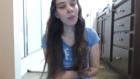 Snapshot of miss_sunshine01 chatting on 12/08/24, 02:18 Bella online show from 12/08/24, 02:18