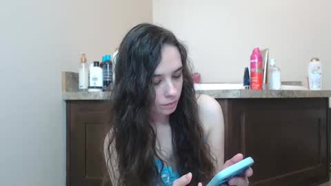 Snapshot of miss_sunshine01 chatting on 01/19/25, 10:49 Bella online show from 01/19/25, 10:49