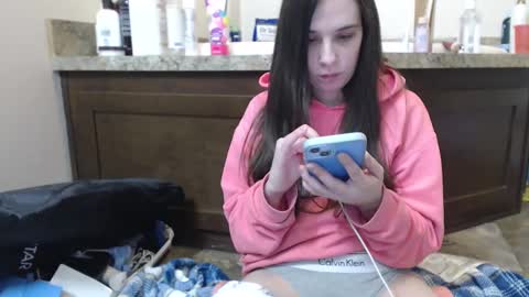 Snapshot of miss_sunshine01 chatting on 02/04/25, 02:28 Bella online show from 02/04/25, 02:28