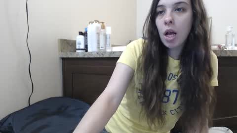 Snapshot of miss_sunshine01 chatting on 02/07/25, 04:03 Bella online show from 02/07/25, 04:03