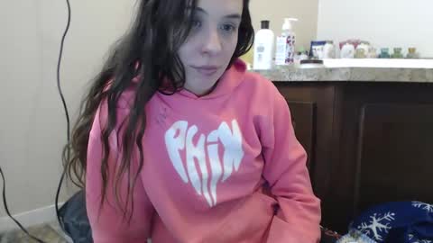 Snapshot of miss_sunshine01 chatting on 03/03/25, 06:33 Bella online show from 03/03/25, 06:33